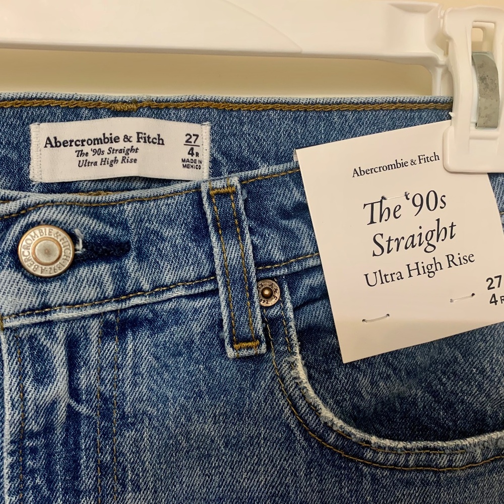 Abercrombie & Fitch Ultra High Rise 90s straight women’s jeans medium wash 27/4